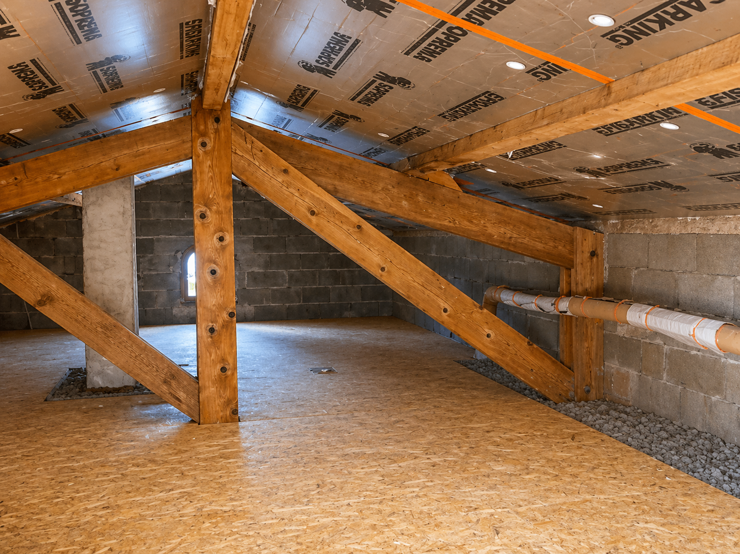 Isolation sous toiture et charpente